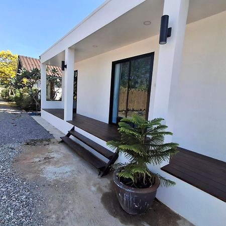 Apartament Homlomchomsuan หอมลมชมสวน Ban Mai  Zewnętrze zdjęcie