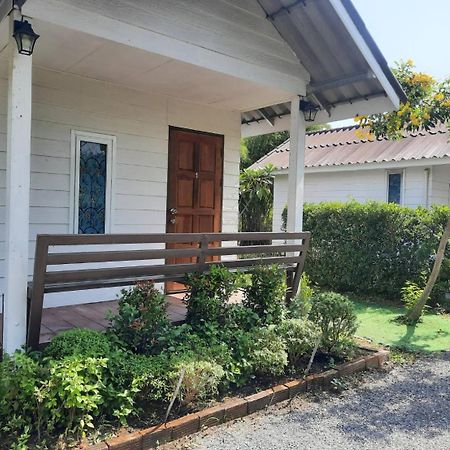 Apartament Homlomchomsuan หอมลมชมสวน Ban Mai  Zewnętrze zdjęcie